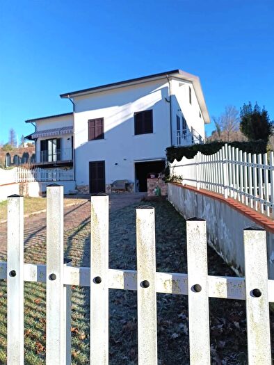 Casa con 8 locali in vendita in Via Nazionale, Aulla