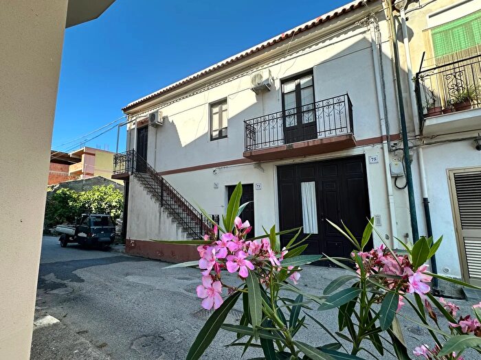 Casa con 10 locali in vendita in Stretto Primo Garrisi, Barcellona Pozzo Di Gotto