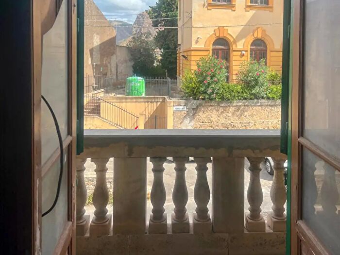 Appartamento in vendita in Via Crimi, Palermo