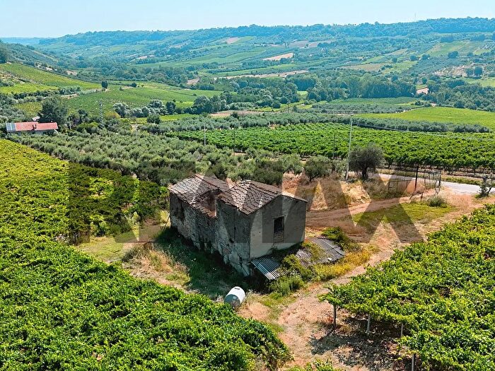 Casa con 6 locali in vendita in Via Unità d'Italia Snc, Frisa