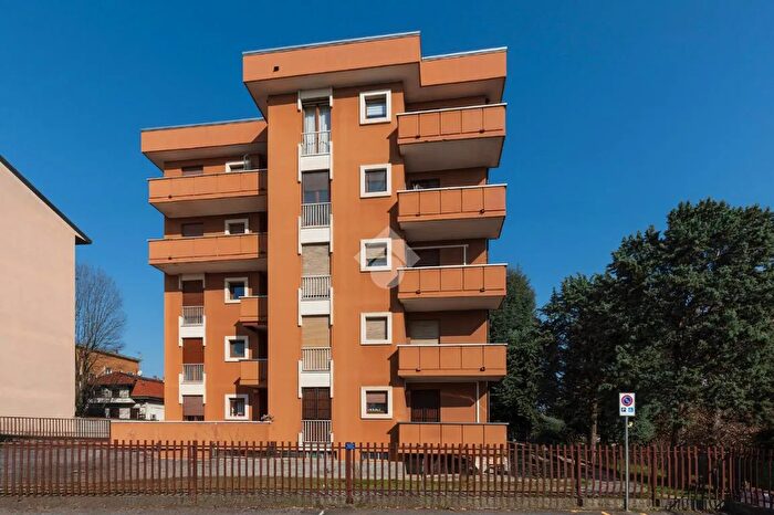 Appartamento trilocale in vendita in Via Giardini, Marnate