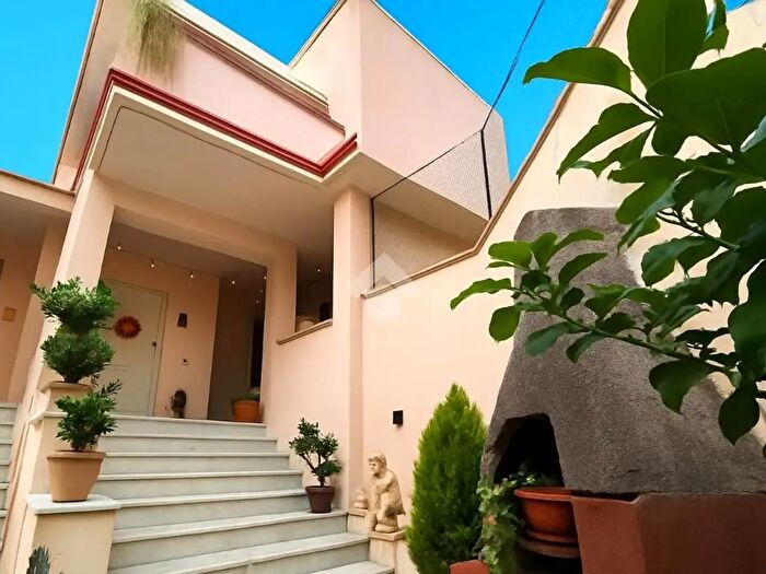 Casa trilocale in vendita in Via Figliarini, Santa Maria A Vico