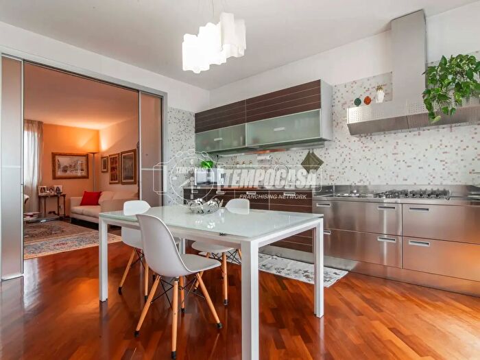Appartamento trilocale in vendita in Via Giuseppe Garibaldi, Gorla Minore