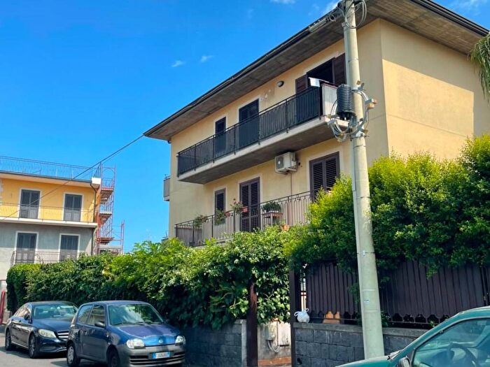 Appartamento trilocale in affitto in Via Giovanni Verga, Centro, San Gregorio di Catania