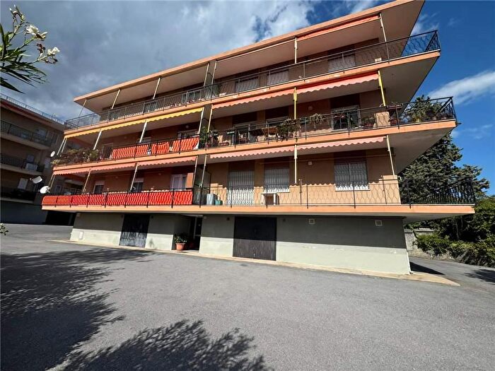 Appartamento trilocale in vendita in Via Magnone, Ceriale