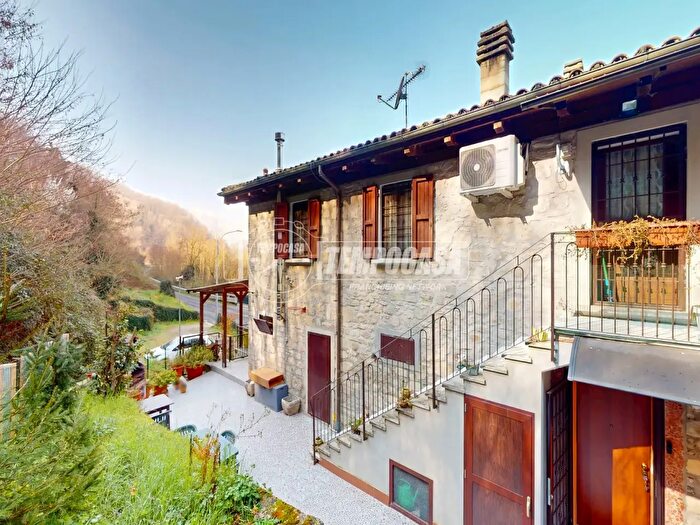 Casa con 5 locali in vendita in Via Bellaria, Monzuno