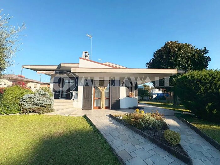 Casa con 8 locali in vendita in Via Maia, San Michele Al Tagliamento