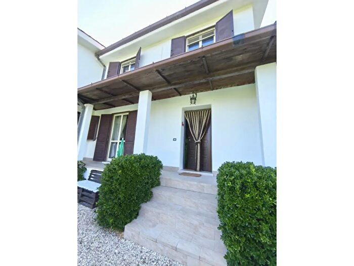 Casa quadrilocale in vendita in Via Paolo Medolaghi, Roma