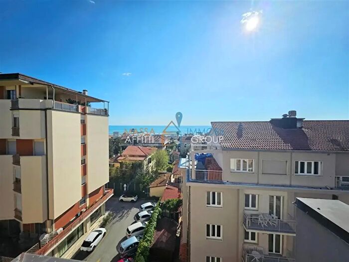 Appartamento con 6 locali in vendita in Massa