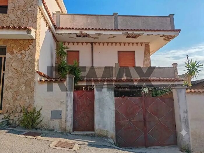 Casa con 6 locali in vendita in Via Poggio del Carancino, Siracusa