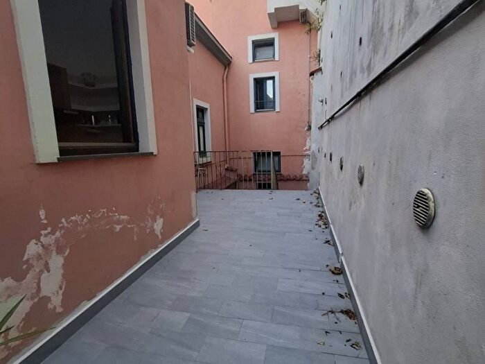 Appartamento bilocale in affitto in Via Salvatore De Renzi, Centro Storico Teatro Verdi, Salerno