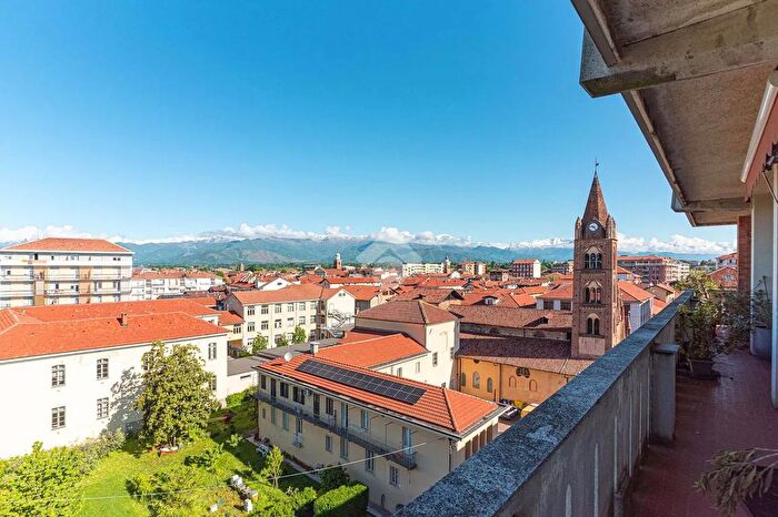 Appartamento con 7 locali in vendita in Via Roma, Cirie