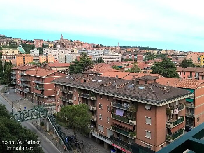 Appartamento con 6 locali in vendita in Via Martiri dei Lager, Perugia