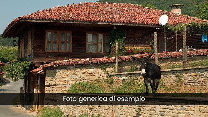 Casa con 6 locali in vendita in Via Roma, Villadeati