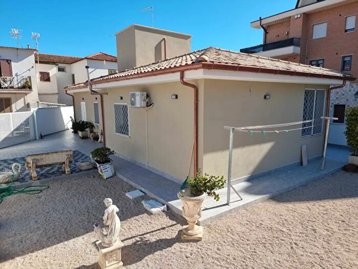 Casa trilocale in vendita in Viale San Lorenzo Snc, Ardea