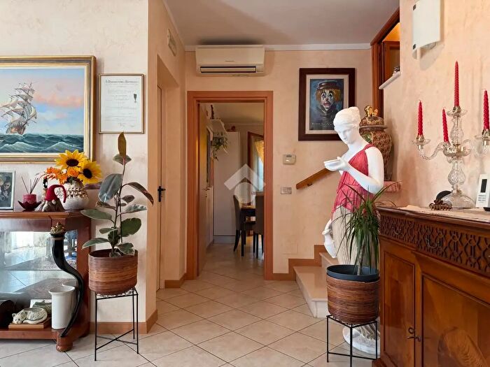 Casa con 5 locali in vendita in Via Ca' Ferri, Curtarolo