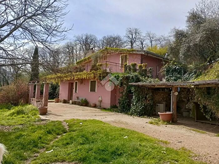 Casa trilocale in vendita in Via Carpinetana Ovest IV Traversa, Segni