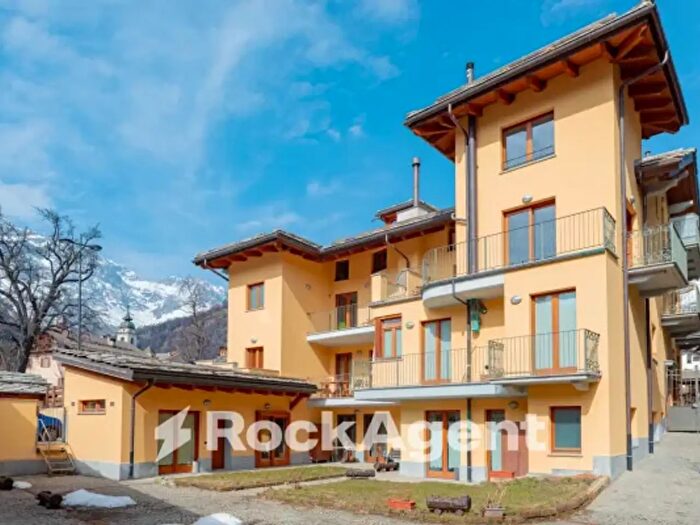 Appartamento con 5 locali in vendita in Via G F Medail, Bardonecchia