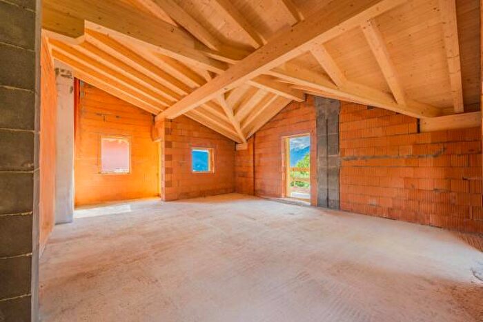 Appartamento trilocale in vendita in Via Giovanni Meneghelli, Predaia