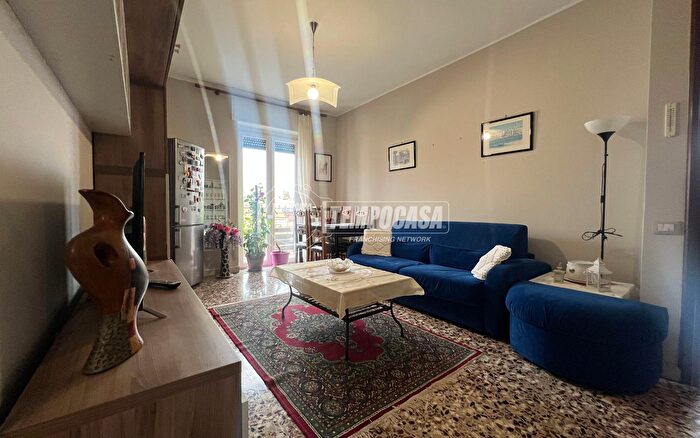 Appartamento trilocale in vendita in Via Emilio Borsa, Monza