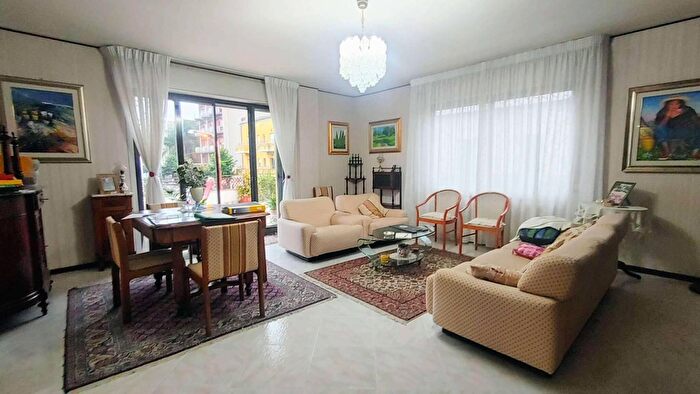 Casa con 9 locali in vendita in Via Salvatore Cattafi Barcellona Pozzo di Gotto, Barcellona Pozzo Di Gotto