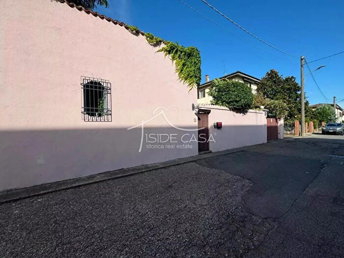 Casa con 10 locali in vendita in Via Andreasino, Mantova