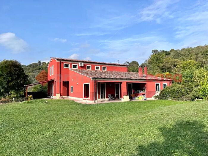 Casa con 5 locali in vendita in Via Valle, Sarego