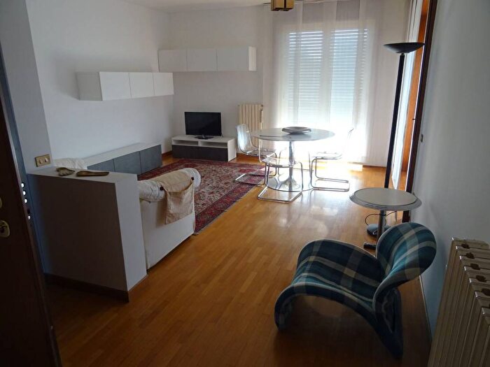 Appartamento trilocale in affitto in Via Cufra, Istria, Milano