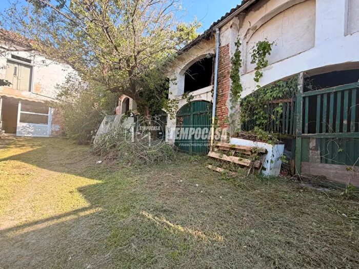 Appartamento in vendita in Via Cavour, Sannazzaro De Burgondi