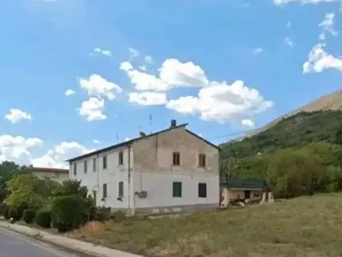 Appartamento con 5 locali in vendita in Via Paterno, Avezzano