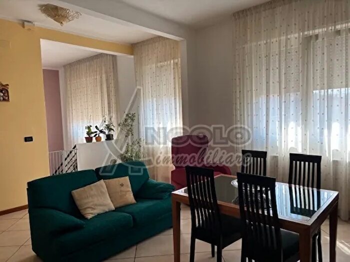 Appartamento con 6 locali in vendita in Ferrara