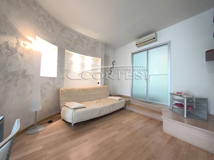 Appartamento bilocale in affitto in Via Enrico Petrella, Porta al Prato San Jacopino, Firenze