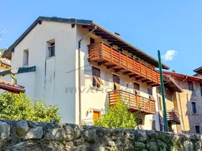 Casa con 5 locali in vendita in Nago Torbole