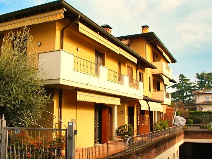 Appartamento trilocale in vendita in Via Rimembranze, Desenzano Del Garda