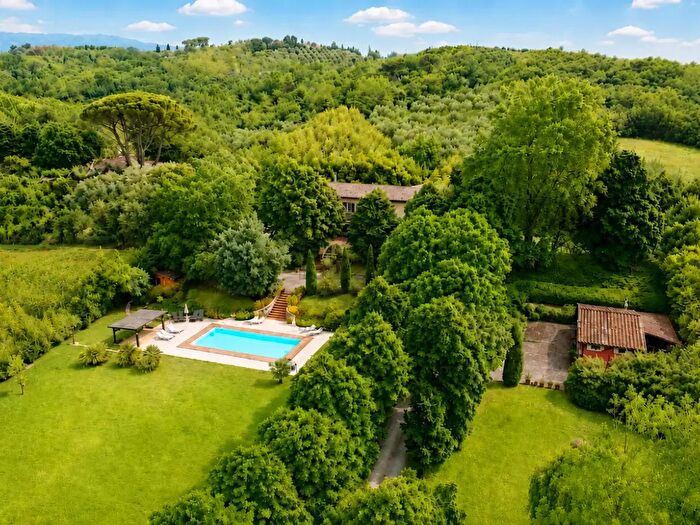 Casa con 10 locali in vendita in Via di Tiglio, Capannori