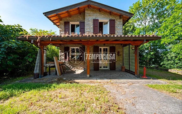 Casa quadrilocale in vendita in Via Scampelluccio, Brisighella