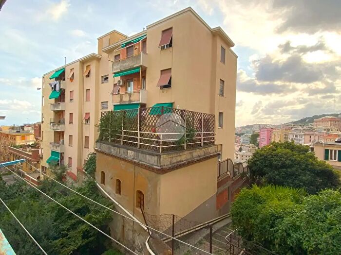 Appartamento quadrilocale in vendita in Via Sivori, Genova