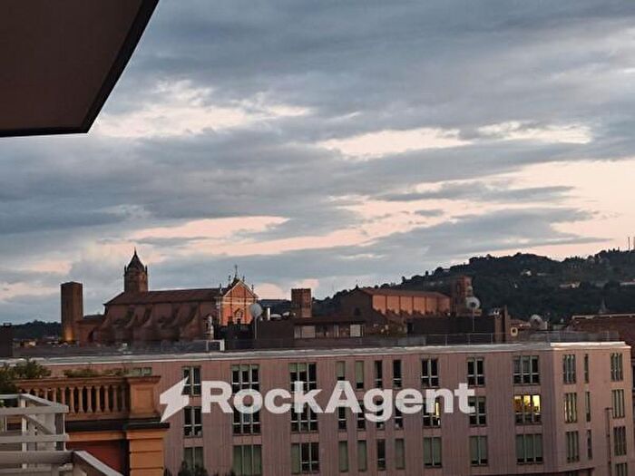 Appartamento con 6 locali in vendita in Bologna