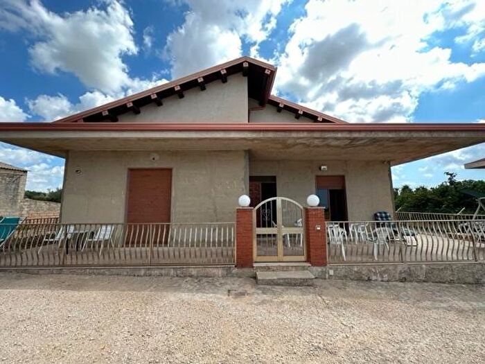 Casa con 7 locali in vendita in Strada Statale, Modica