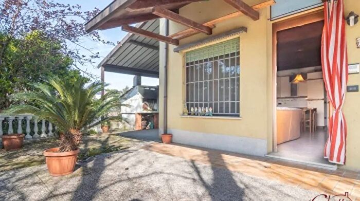 Appartamento trilocale in vendita in Via Ex Dogana Cento Ferrara Frazioni Nord, Cento