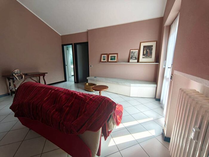 Casa trilocale in affitto in Strada Vedetta, Corso Langhe Moretta Corso Cortemilia, Alba