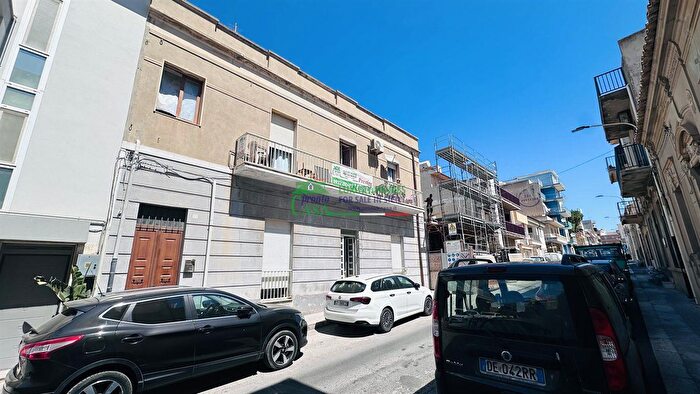 Casa con 10 locali in vendita in Via Palermo, Vittoria