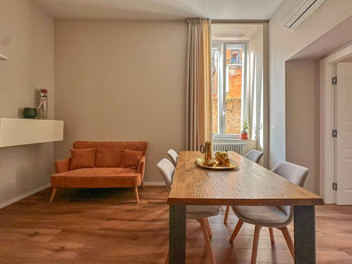 Appartamento trilocale in affitto in Via Miroballo al Pendino, Centro Storico, Napoli