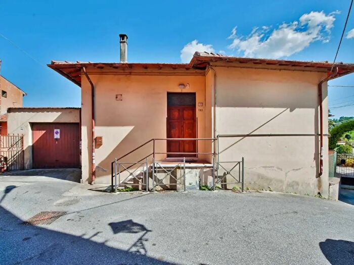 Casa con 6 locali in vendita in Via Isonzo, Grottaferrata