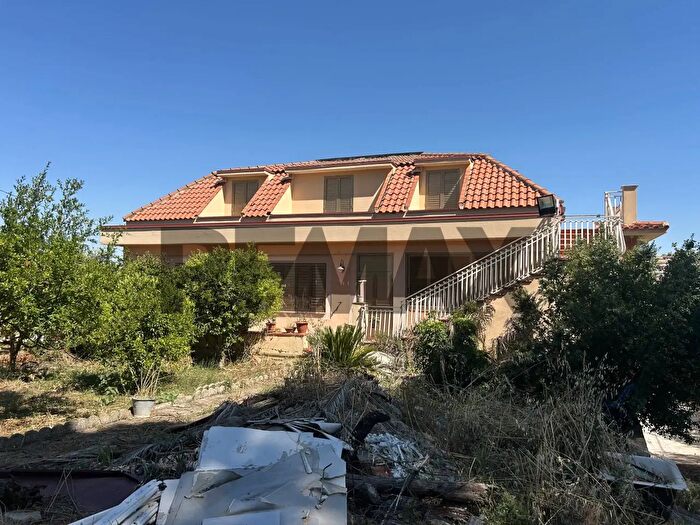 Casa con 7 locali in vendita in Via della Pace, Pietraperzia