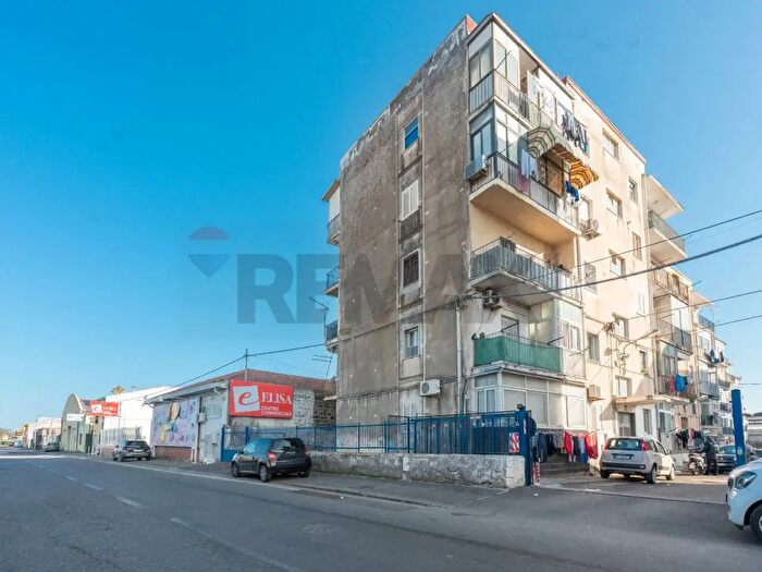 Appartamento quadrilocale in vendita in Via Acquicella Porto, Catania