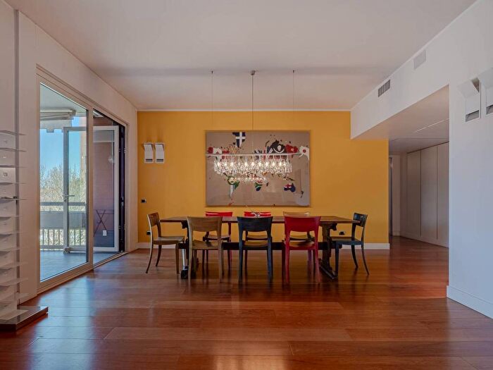 Appartamento con 6 locali in affitto in Residenza Orione, Milano Due, Segrate