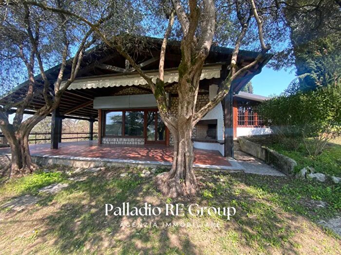 Casa con 6 locali in vendita in Viale SantAgostino, Vicenza