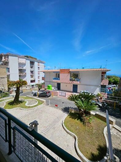 Appartamento con 7 locali in vendita in Via Francesco Petrarca Napoli, Napoli