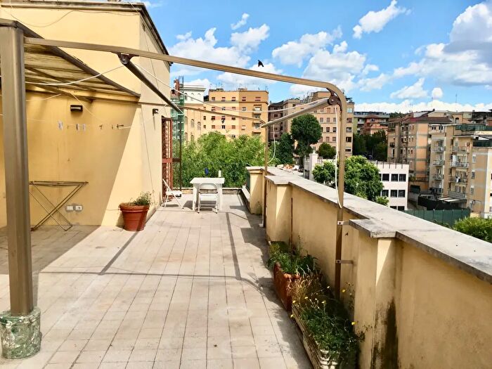 Appartamento trilocale in affitto in Via dei Quattro Venti, Roma